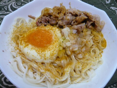 ぶっかけカレーうどん、温泉卵乗せ